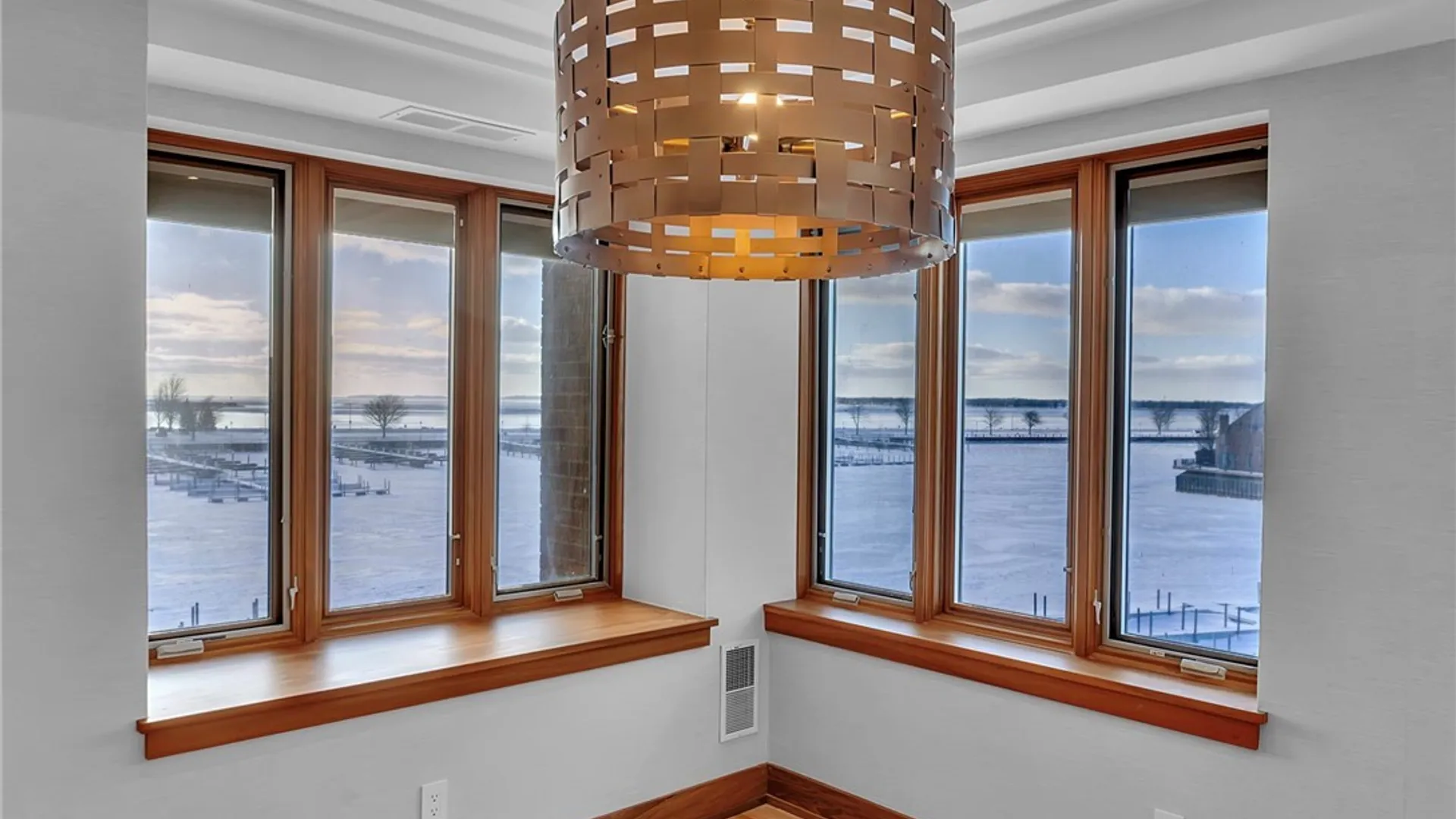 Property at 40 Waterfront Circle, Buffalo, NY 14202 7