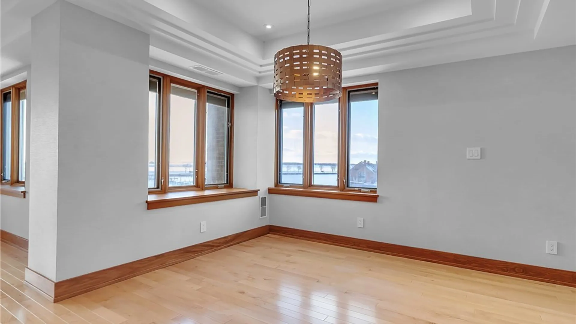 Property at 40 Waterfront Circle, Buffalo, NY 14202 9