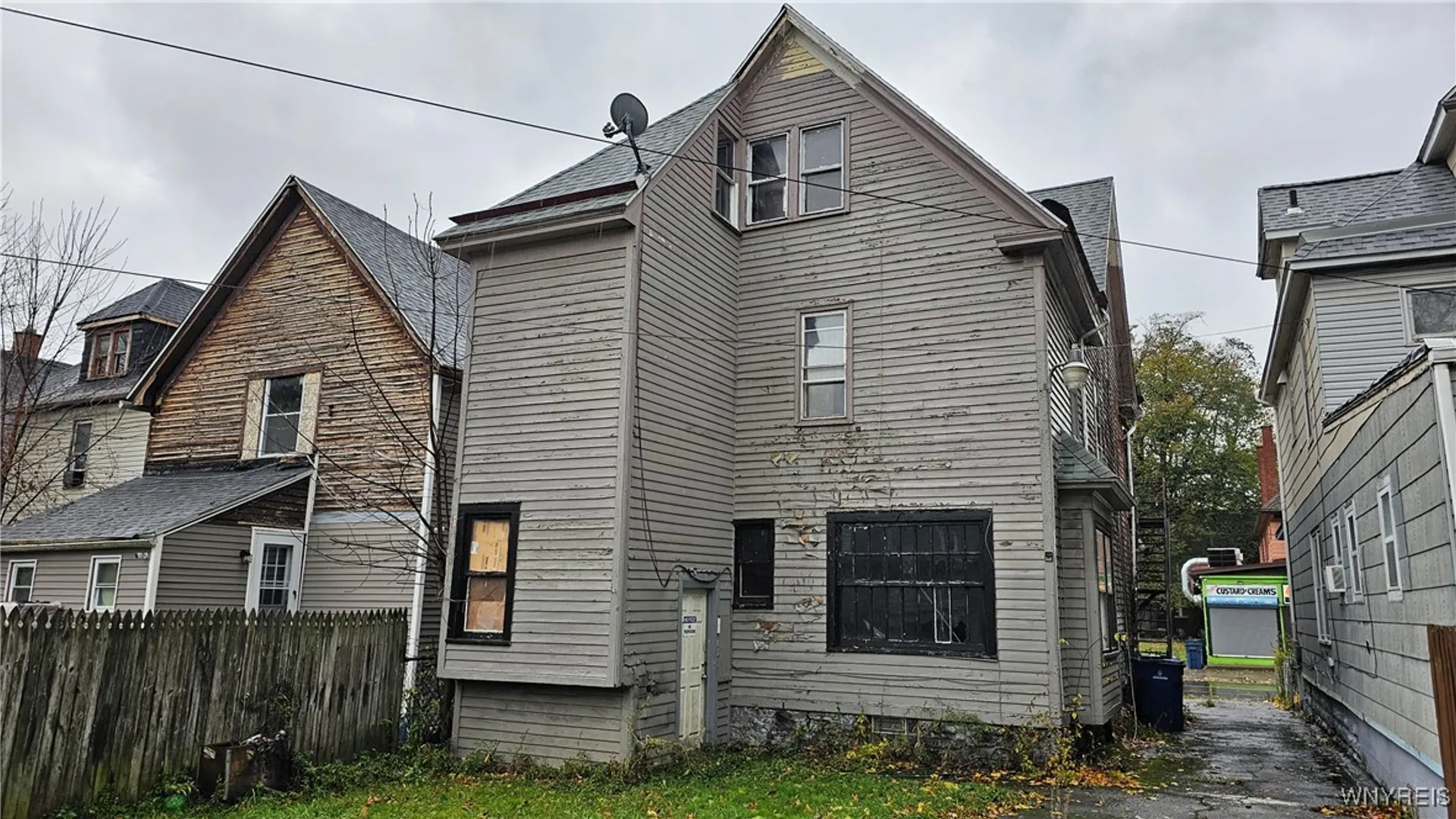 Property at 663 Hopkins Street, Buffalo, NY 14220 4