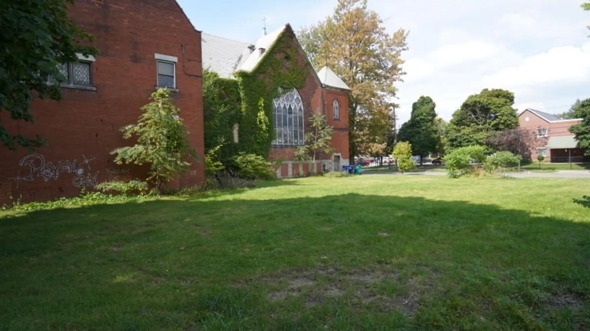 Property at 1013 Ellicott Street, Buffalo, NY 14209 4