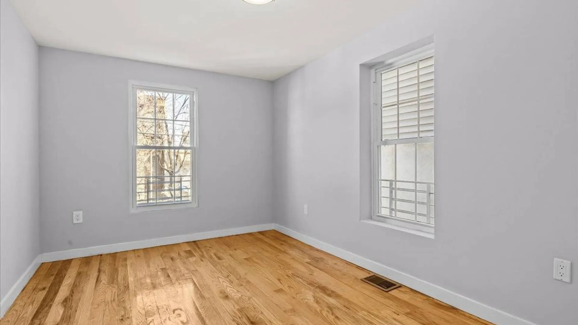 Property at 807 elsmere pl, bronx, NY 10460 10