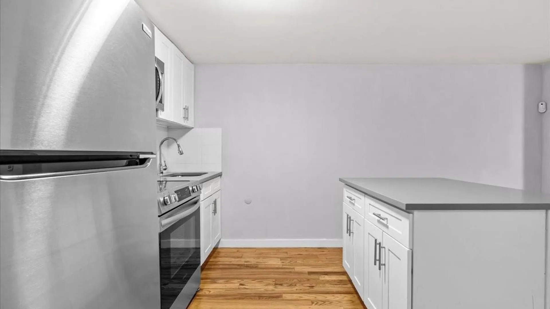 Property at 807 elsmere pl, bronx, NY 10460 3