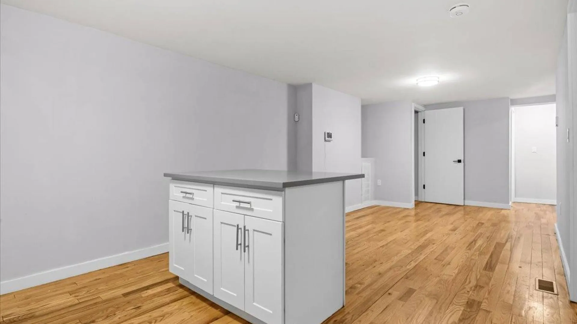 Property at 807 elsmere pl, bronx, NY 10460 5