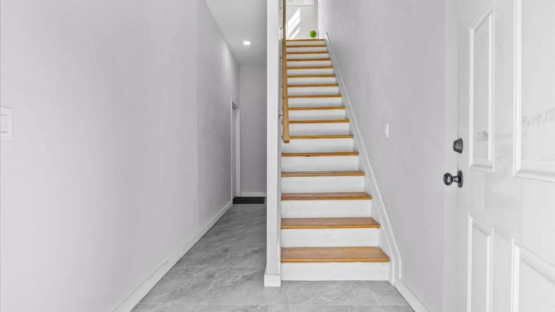 Property at 807 elsmere pl, bronx, NY 10460 6