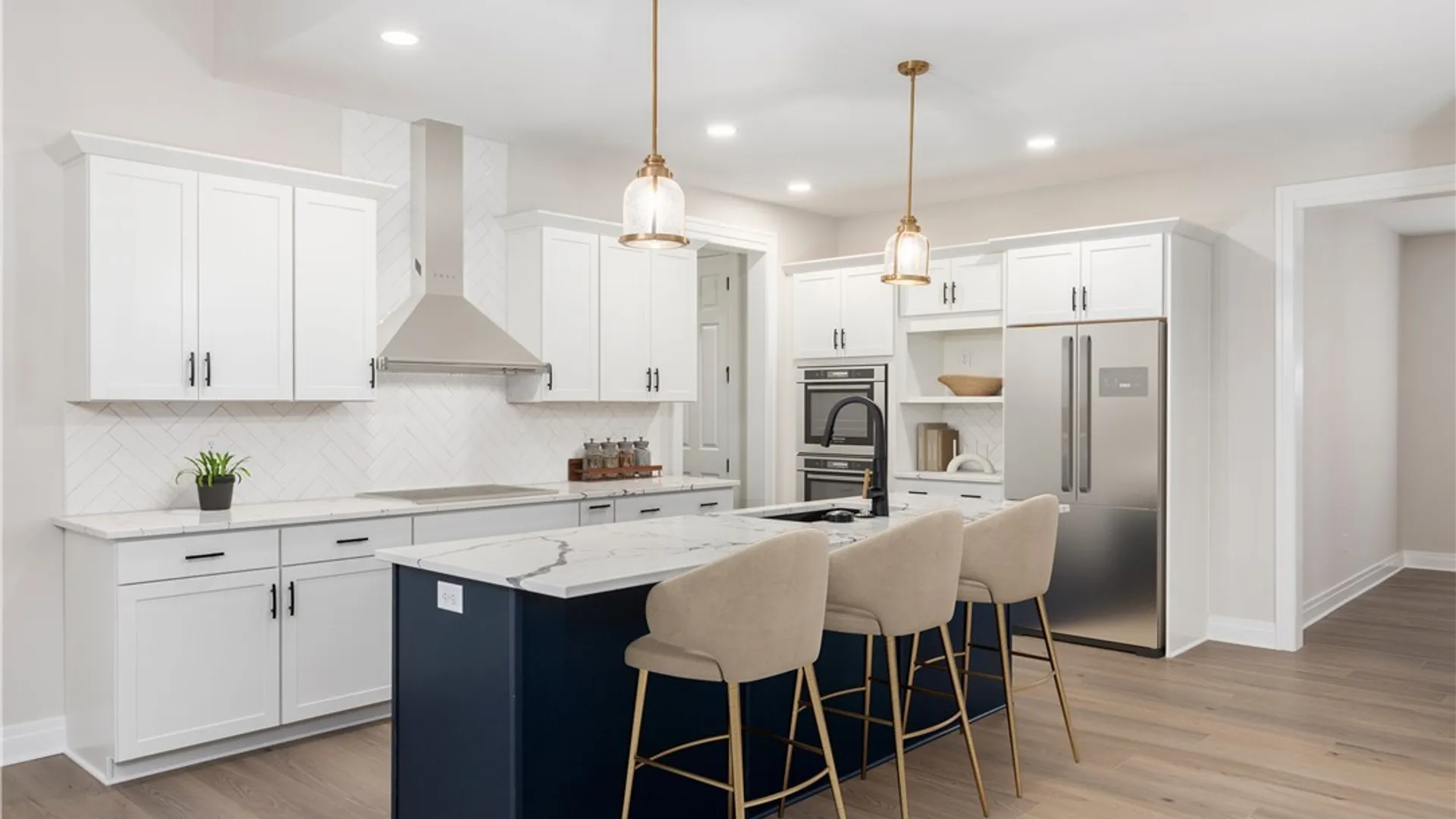 Property at 7 Kestrel Court, Orchard Park, NY 14127 3