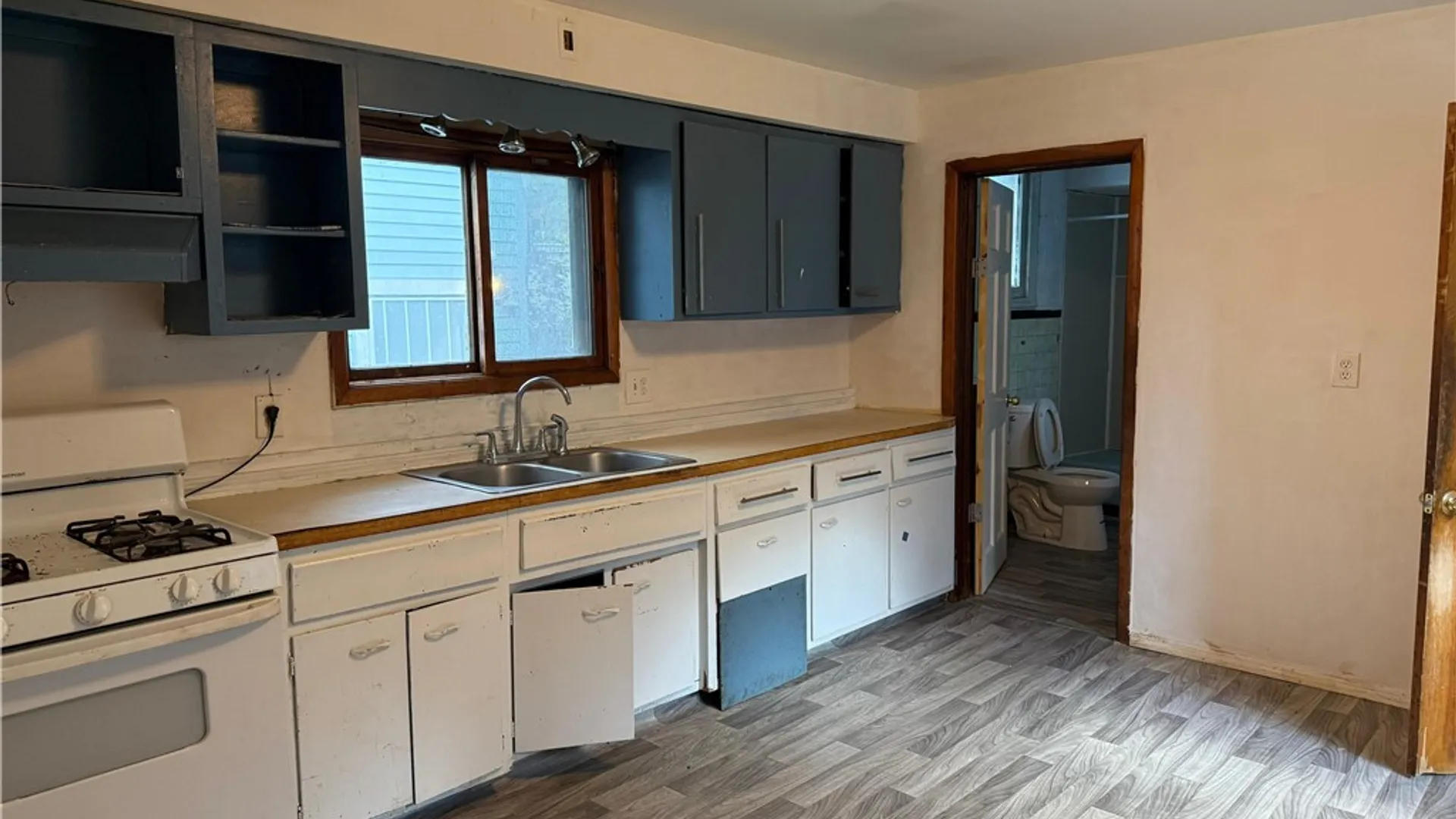 Property at 301 Peach Street, Buffalo, NY 14204 7