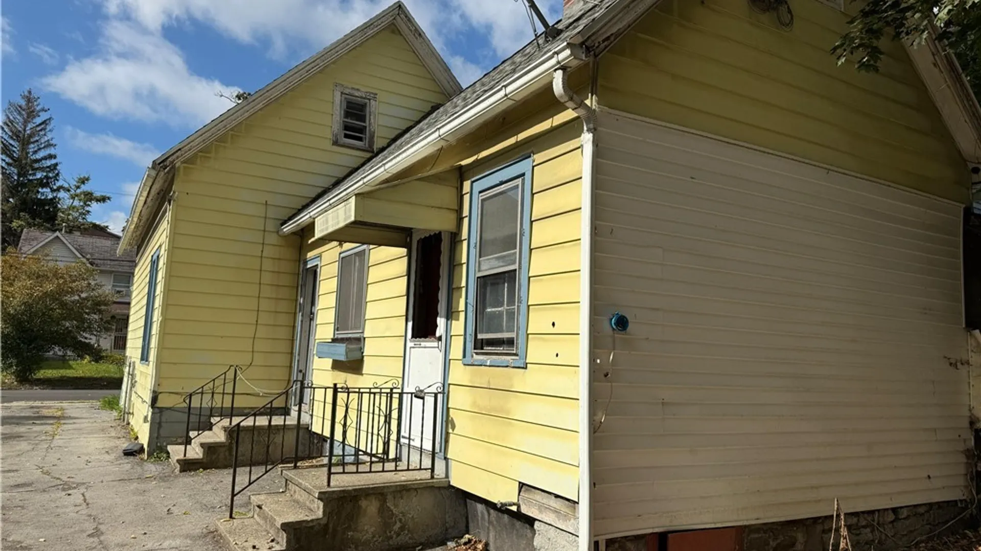 Property at 301 Peach Street, Buffalo, NY 14204 9