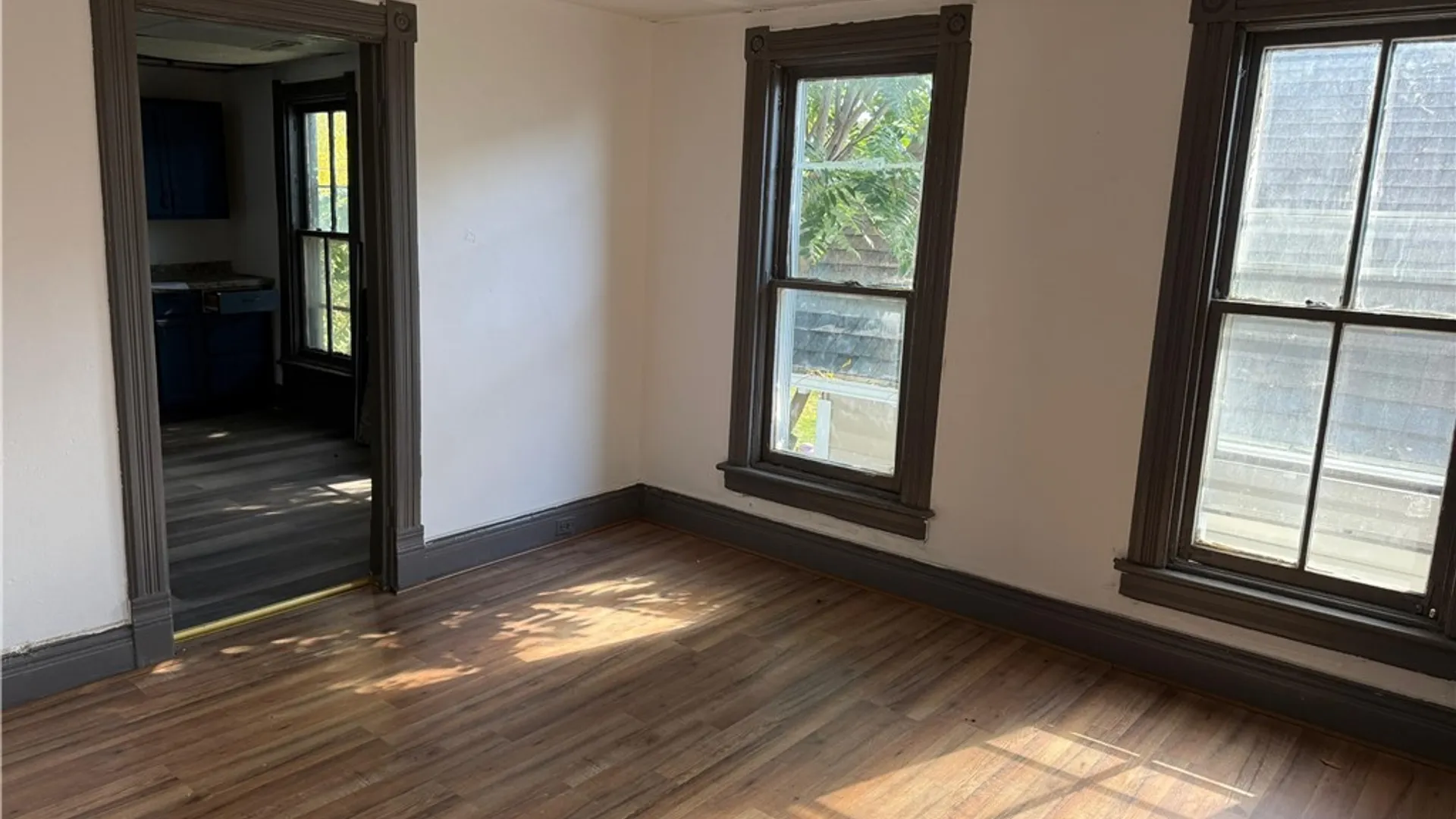 Property at 31 Earl Place, Buffalo, NY 14211 10