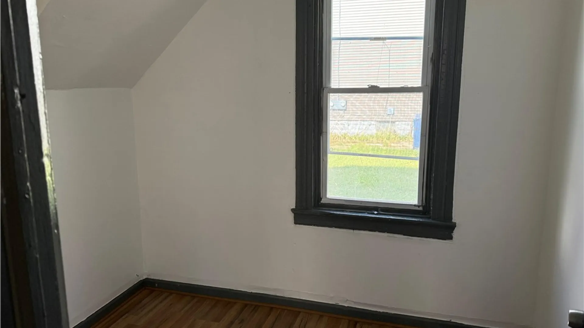 Property at 31 Earl Place, Buffalo, NY 14211 15