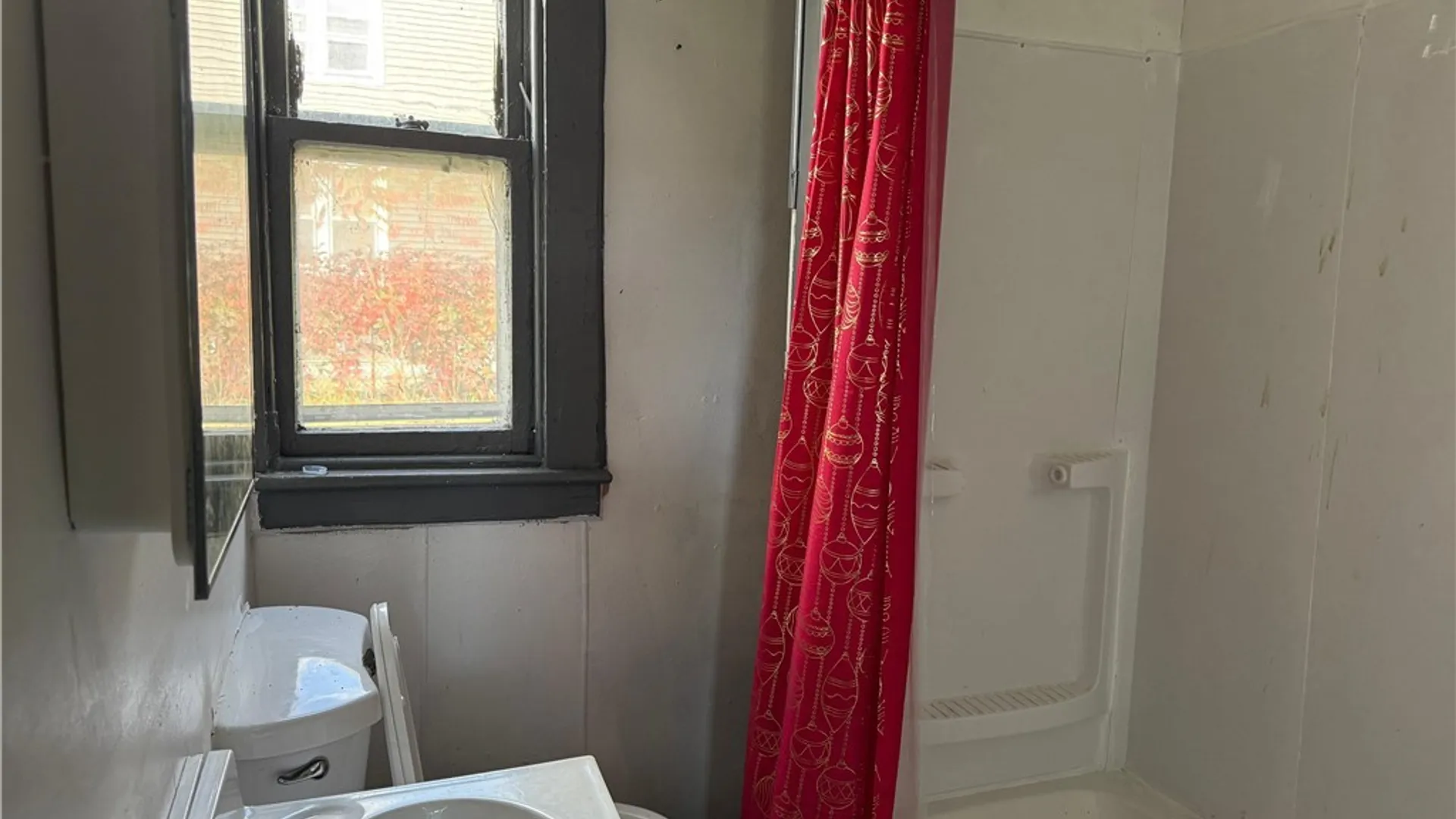 Property at 31 Earl Place, Buffalo, NY 14211 6