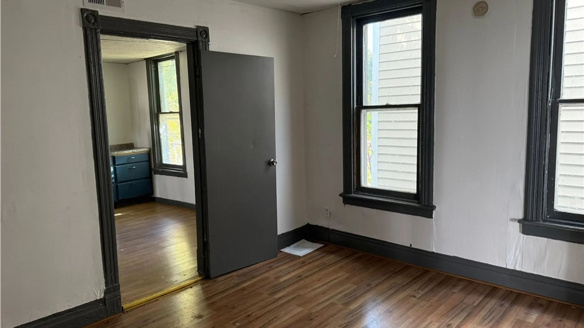 Property at 31 Earl Place, Buffalo, NY 14211 9