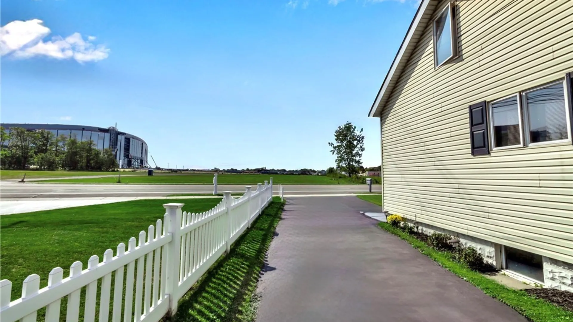 Property at 3976 Southwestern Boulevard, Orchard Park, NY 14127 4