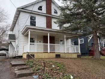 Property at 233 Genesee Pk Dr, Syracuse, NY 13224