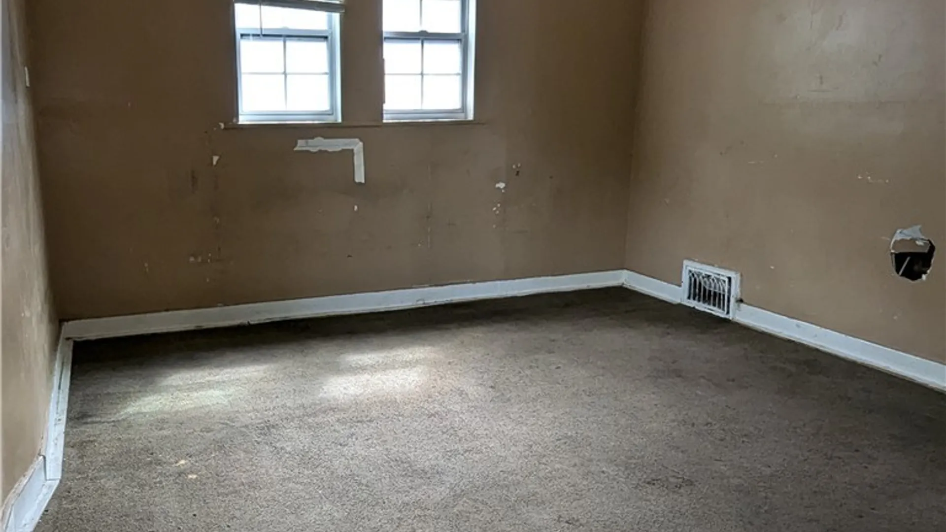 Property at 1706 Niagara Street, Niagara Falls, NY 14303 8