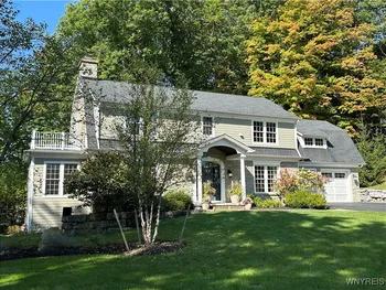Property at 21 Creekview Ct, Aurora, NY 14052
