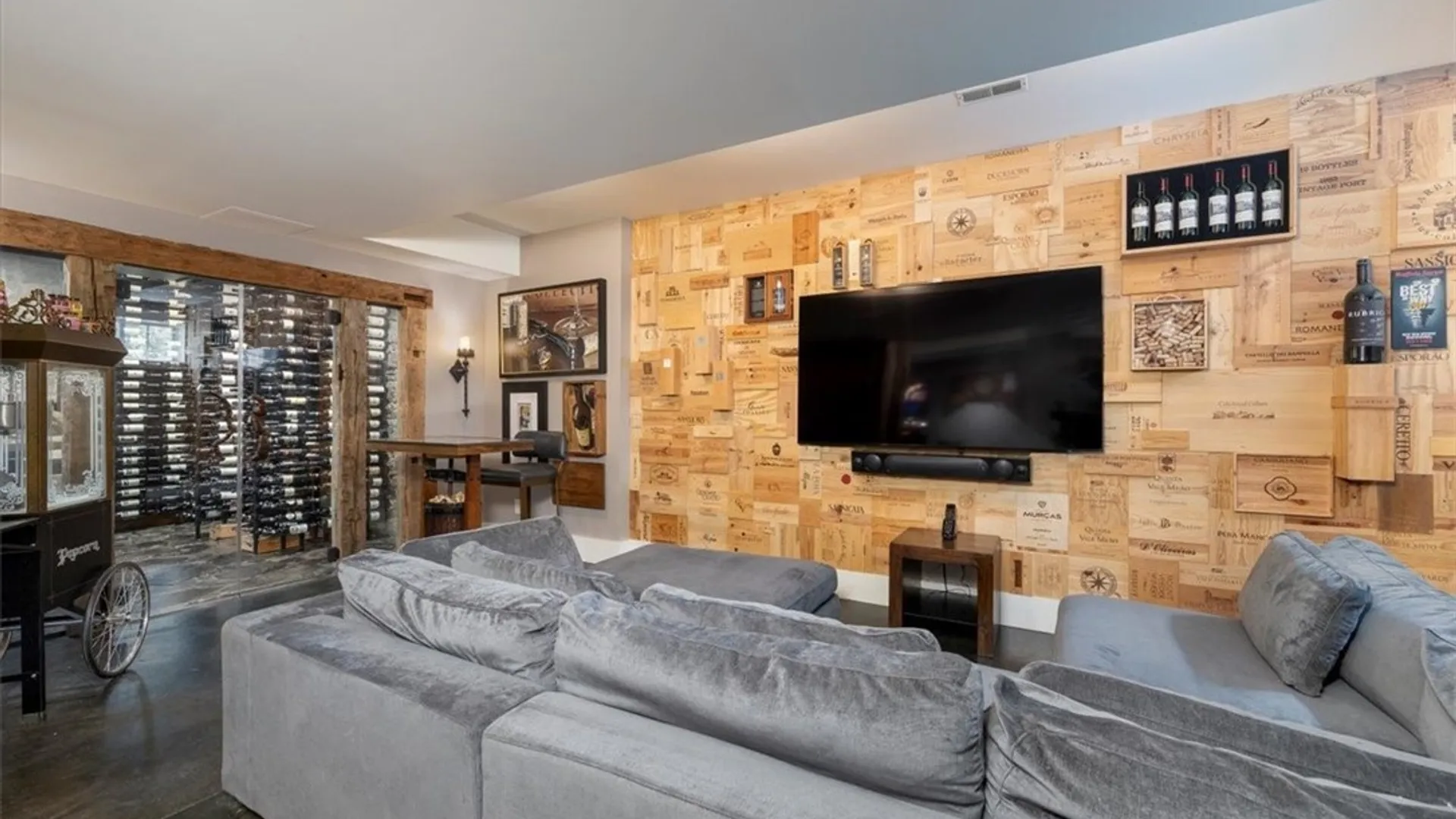 Property at 21 Creekview Ct, Aurora, NY 14052 28