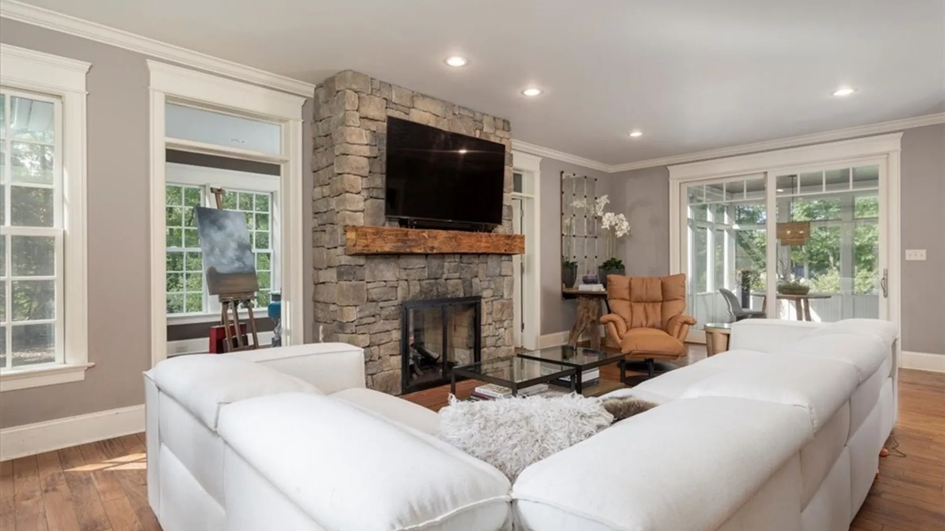 Property at 21 Creekview Ct, Aurora, NY 14052 3