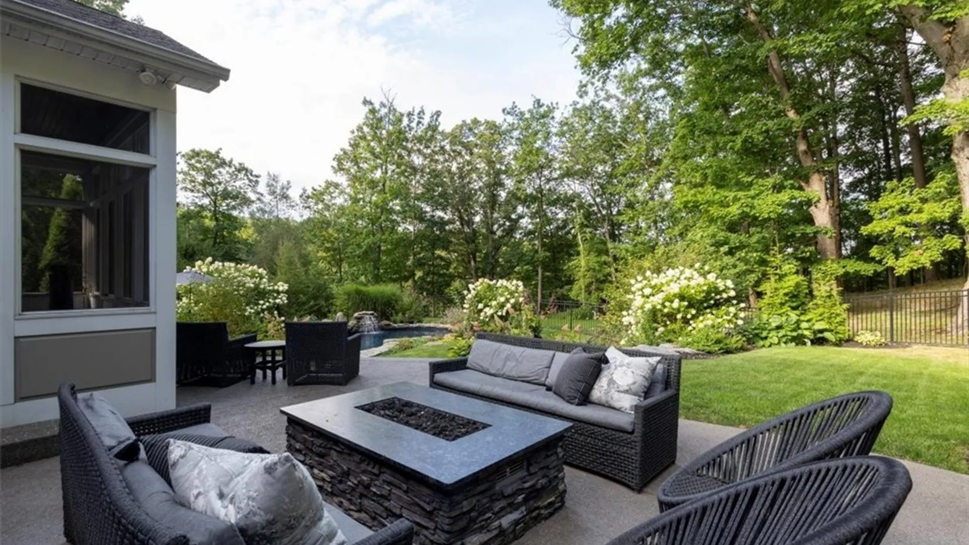 Property at 21 Creekview Ct, Aurora, NY 14052 32