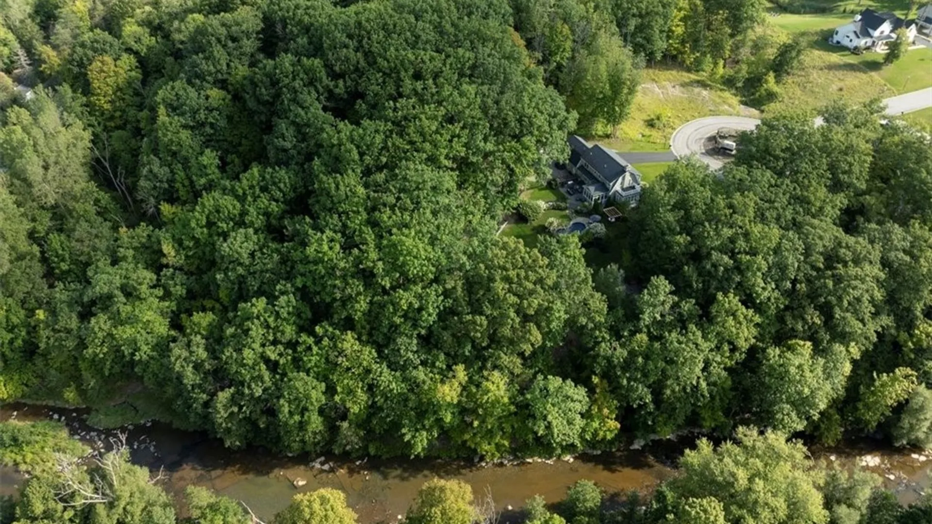 Property at 21 Creekview Ct, Aurora, NY 14052 39