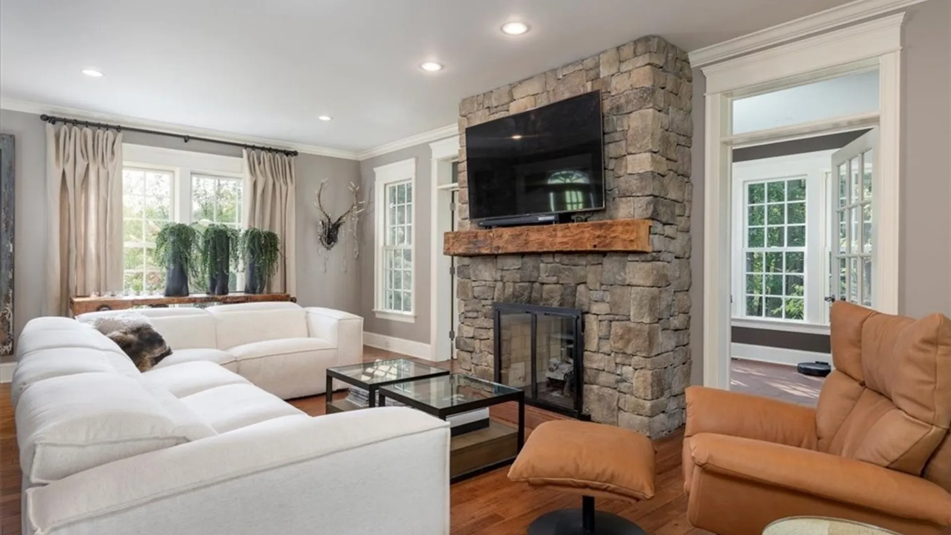 Property at 21 Creekview Ct, Aurora, NY 14052 4