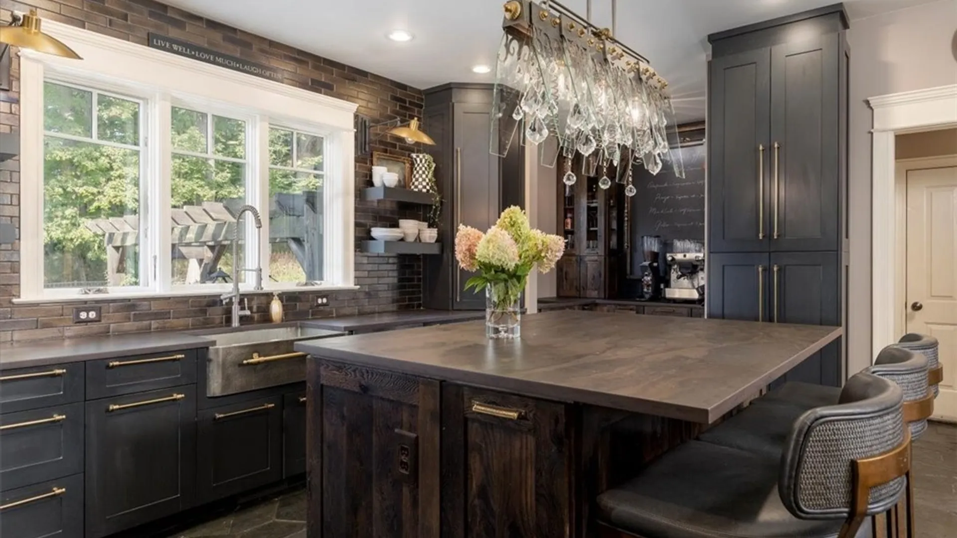 Property at 21 Creekview Ct, Aurora, NY 14052 7