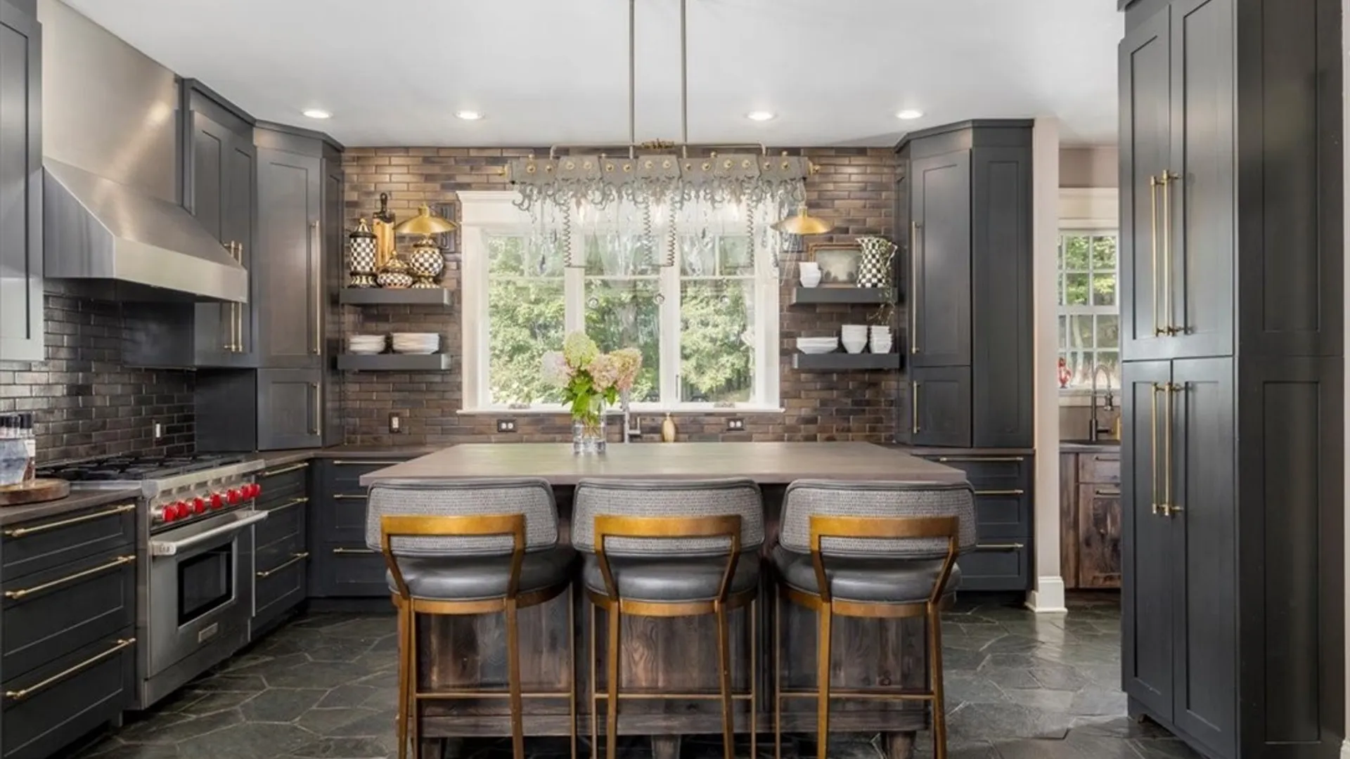 Property at 21 Creekview Ct, Aurora, NY 14052 8