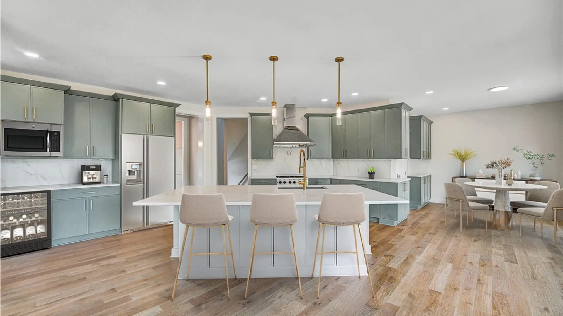 Property at 19 Kestrel Court, Orchard Park, NY 14127 4