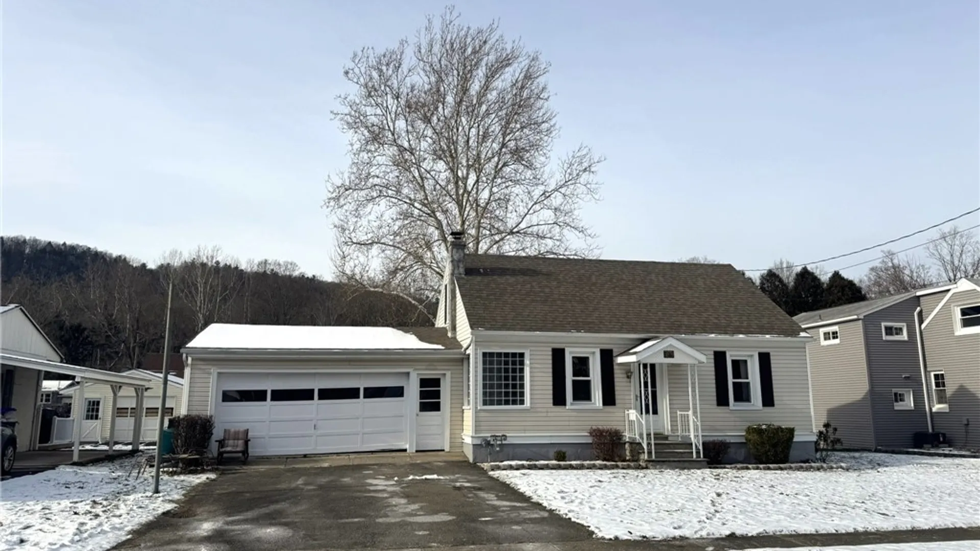 Property at 828 Circle Drive, Vestal, NY 13850 4