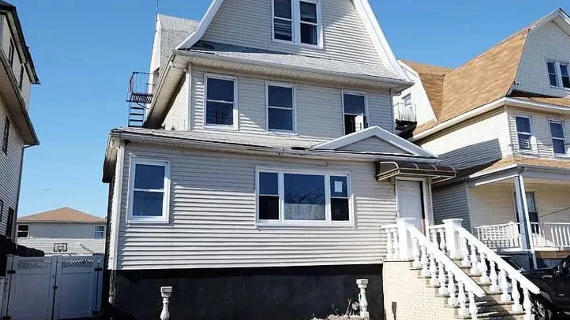 Property at 519 Beach 66th St, Far Rockaway, NY 11692 2