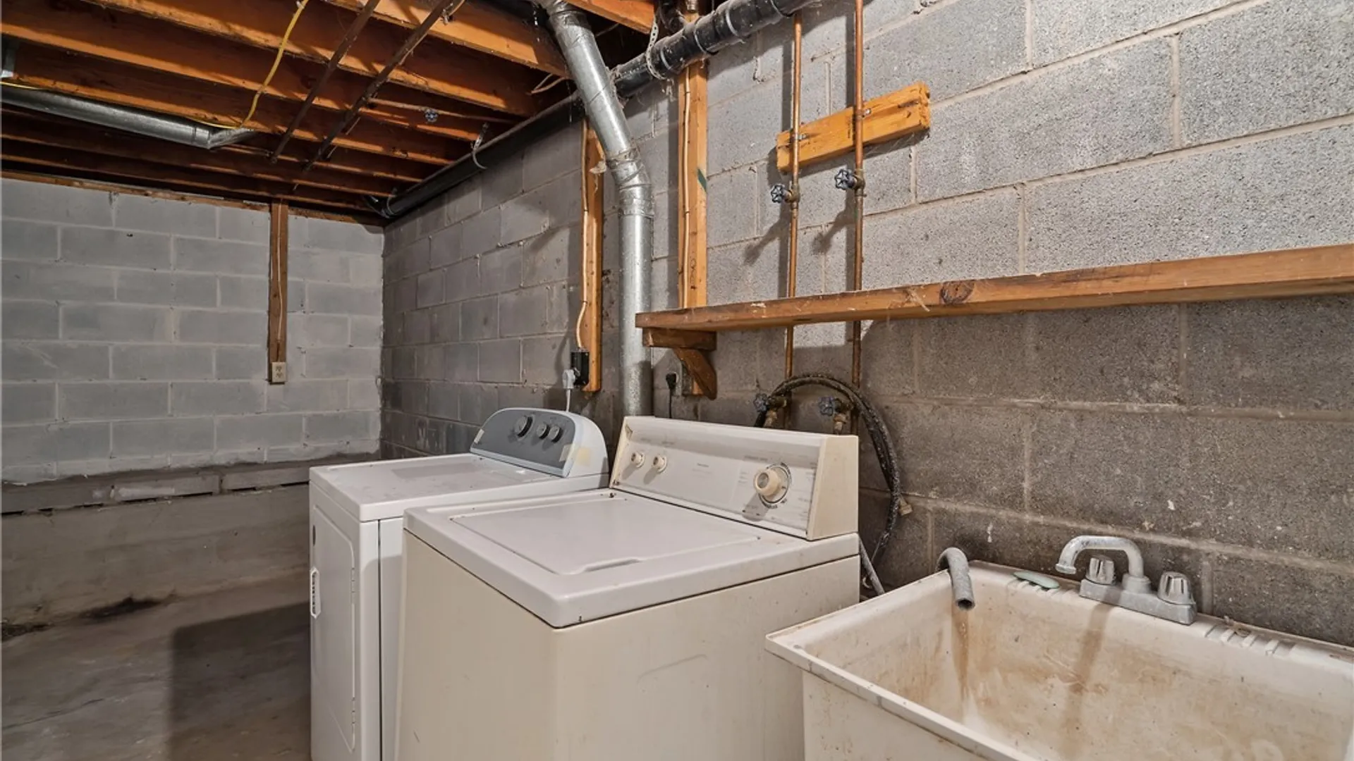 Property at 416 Mackay Avenue, Camillus, NY 13219 28