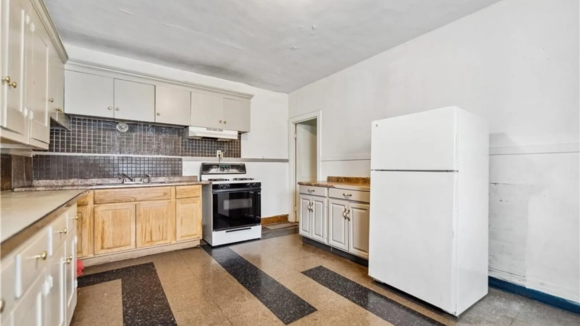Property at 340 Rhode Island Street, Buffalo, NY 14213 17