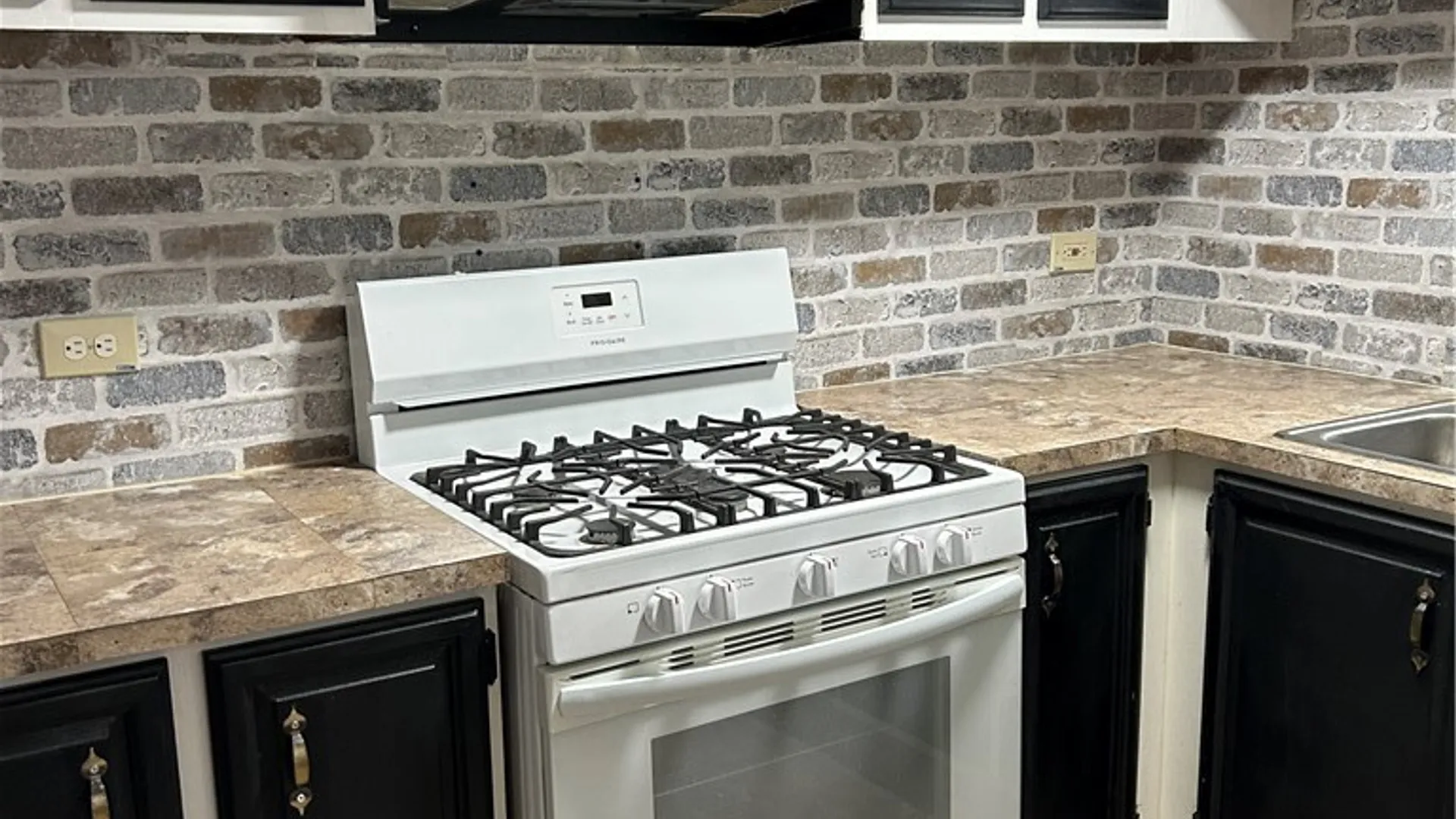 Property at 1072 Creekside Drive, Evans, NY 14047 2