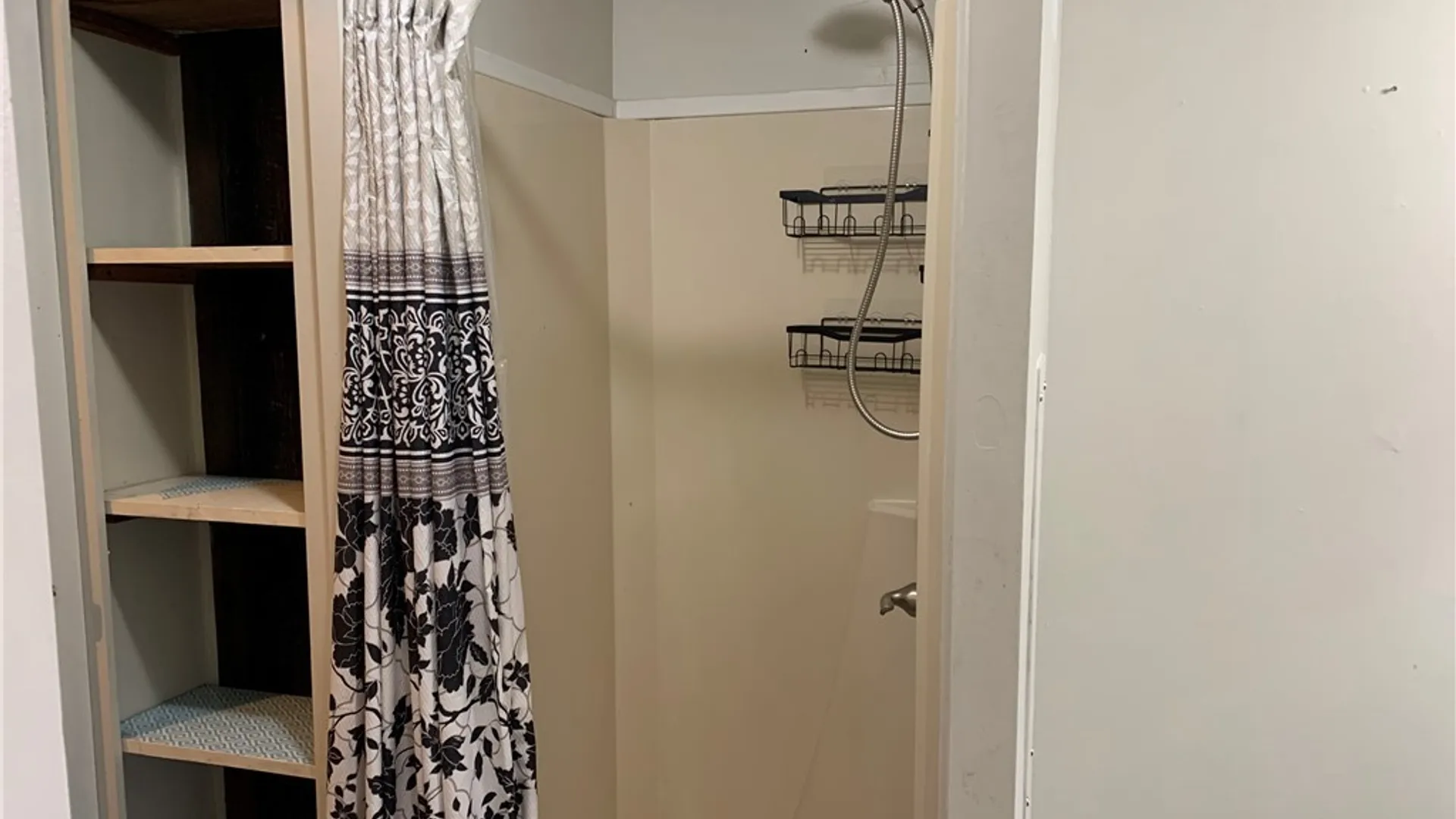 Property at 12 Whispering Lane, Hamburg, NY 14075 15