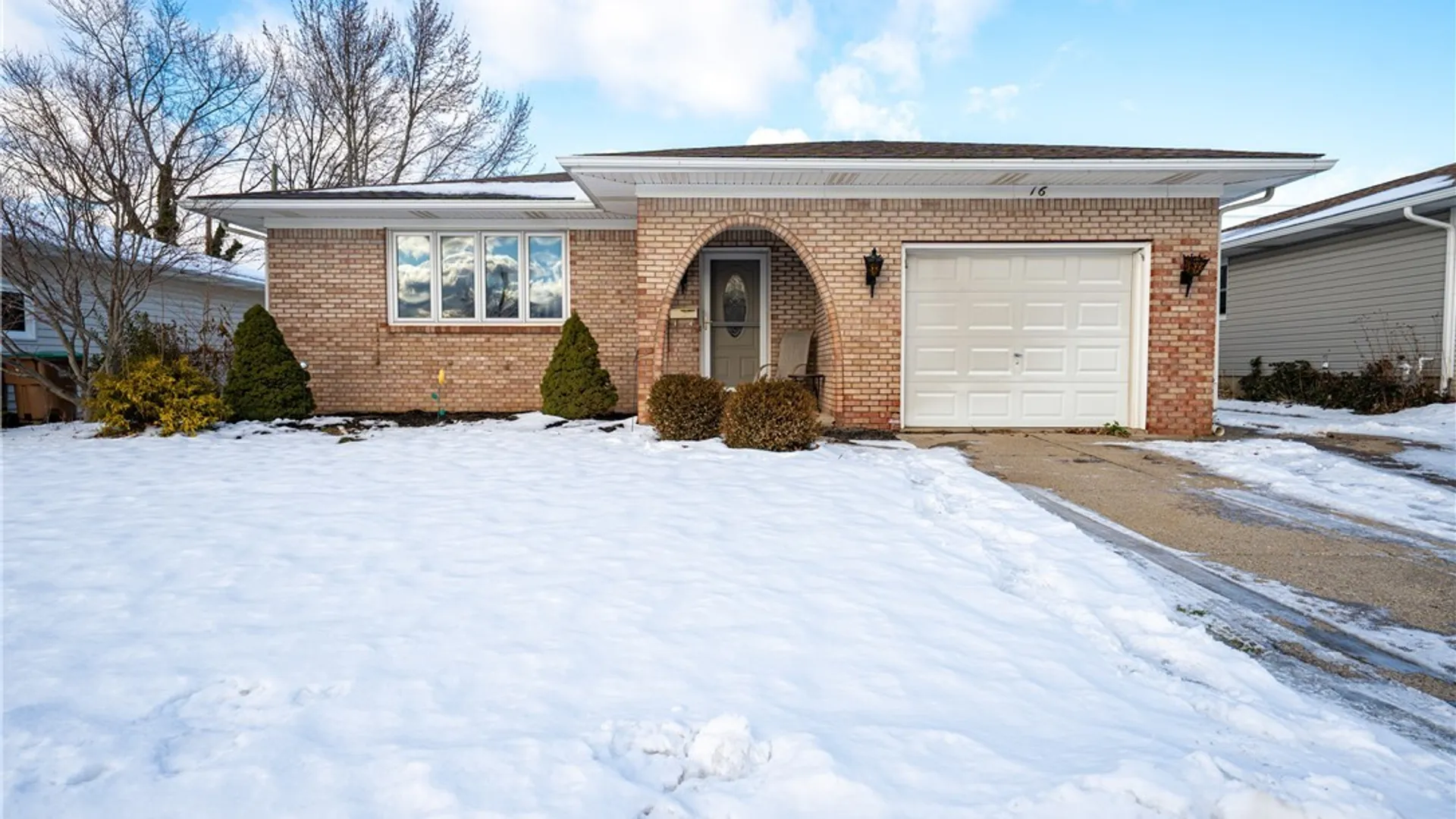 Property at 16 Oakwood Drive, Cheektowaga, NY 14227 2