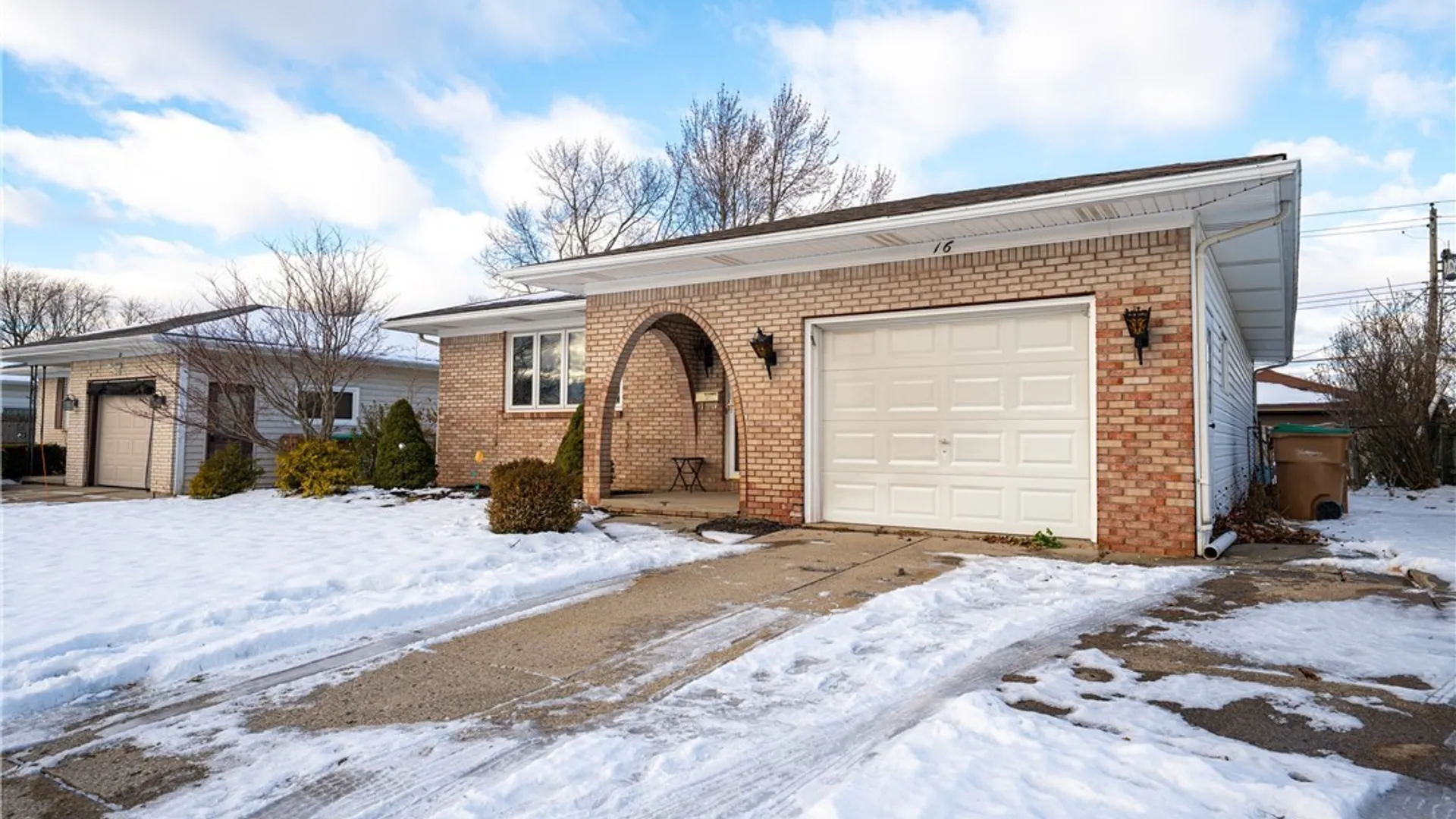 Property at 16 Oakwood Drive, Cheektowaga, NY 14227 3