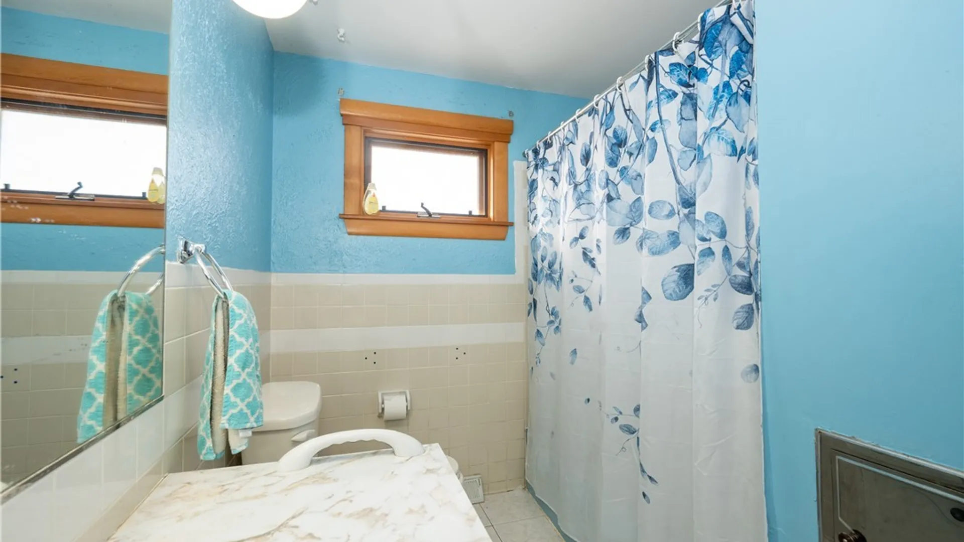 Property at 16 Oakwood Drive, Cheektowaga, NY 14227 35