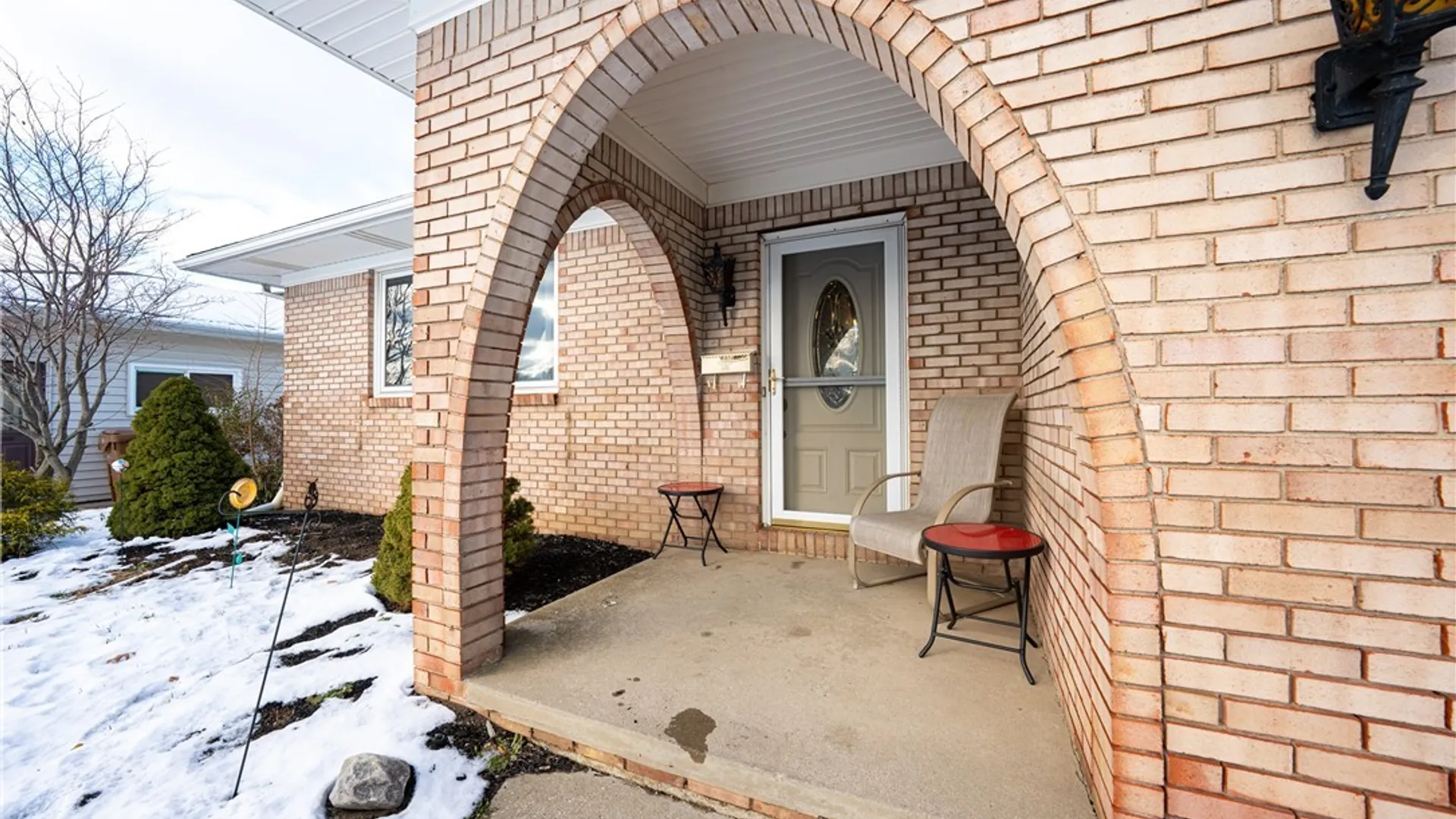 Property at 16 Oakwood Drive, Cheektowaga, NY 14227 4