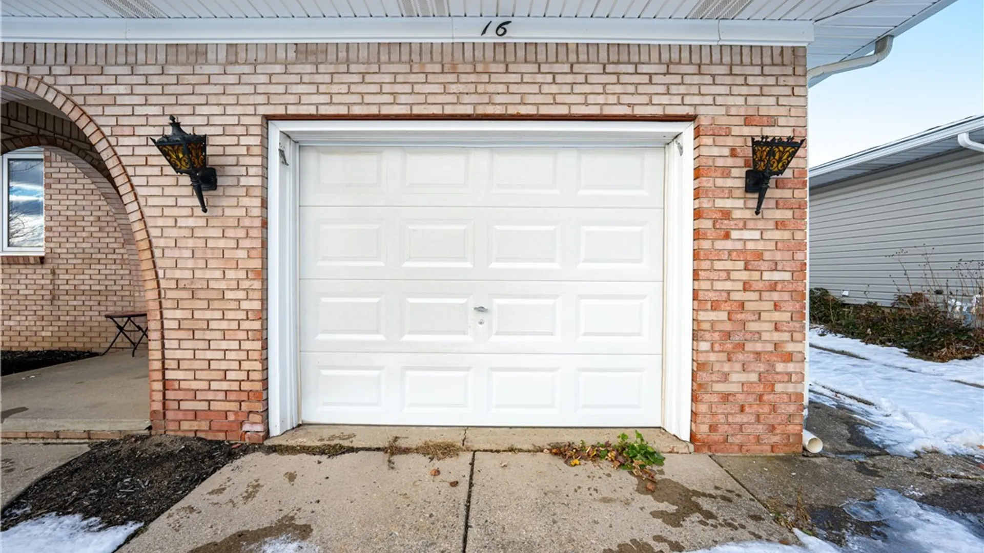 Property at 16 Oakwood Drive, Cheektowaga, NY 14227 5
