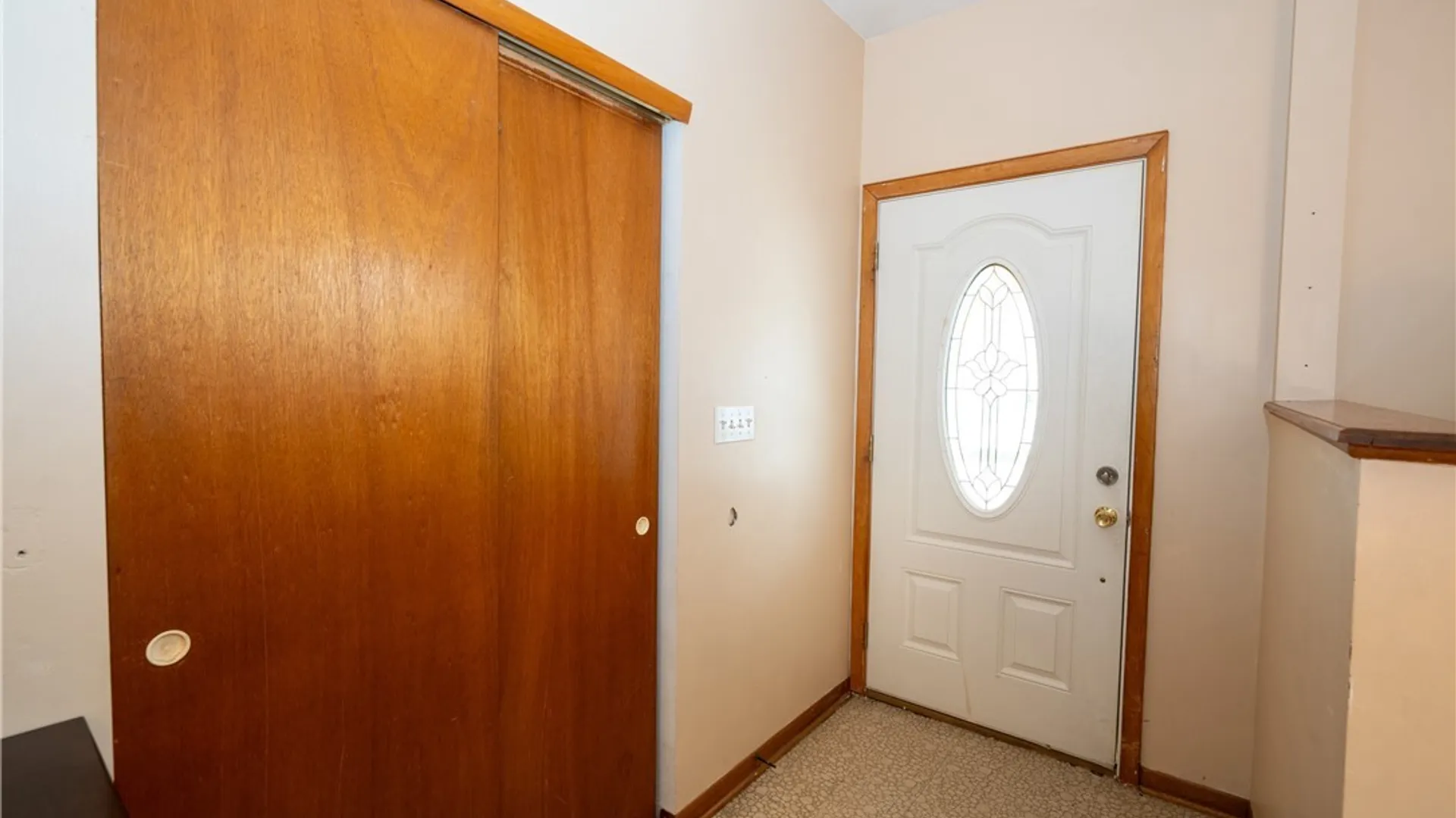 Property at 16 Oakwood Drive, Cheektowaga, NY 14227 6