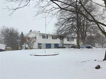 Property at 17 Manor Lane, Royalton, NY 14105