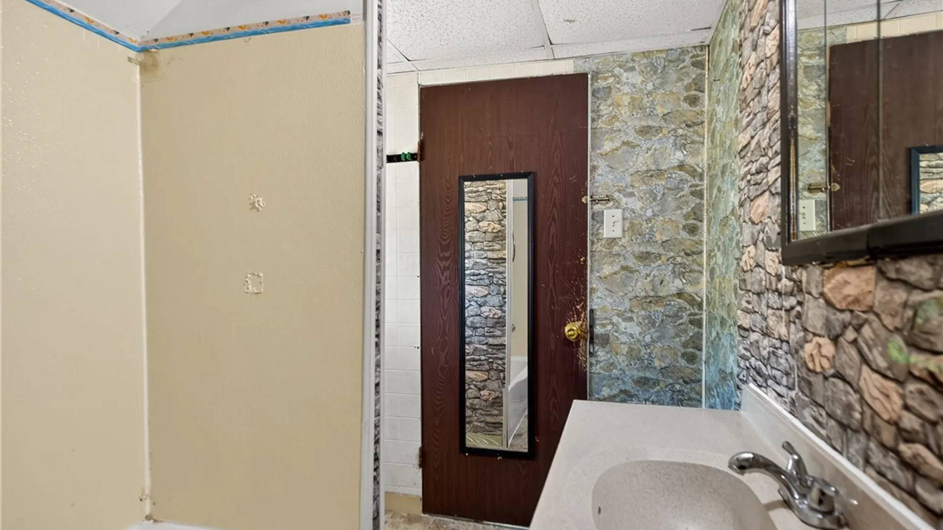 Property at 157 Davidson Avenue, Buffalo, NY 14215 24