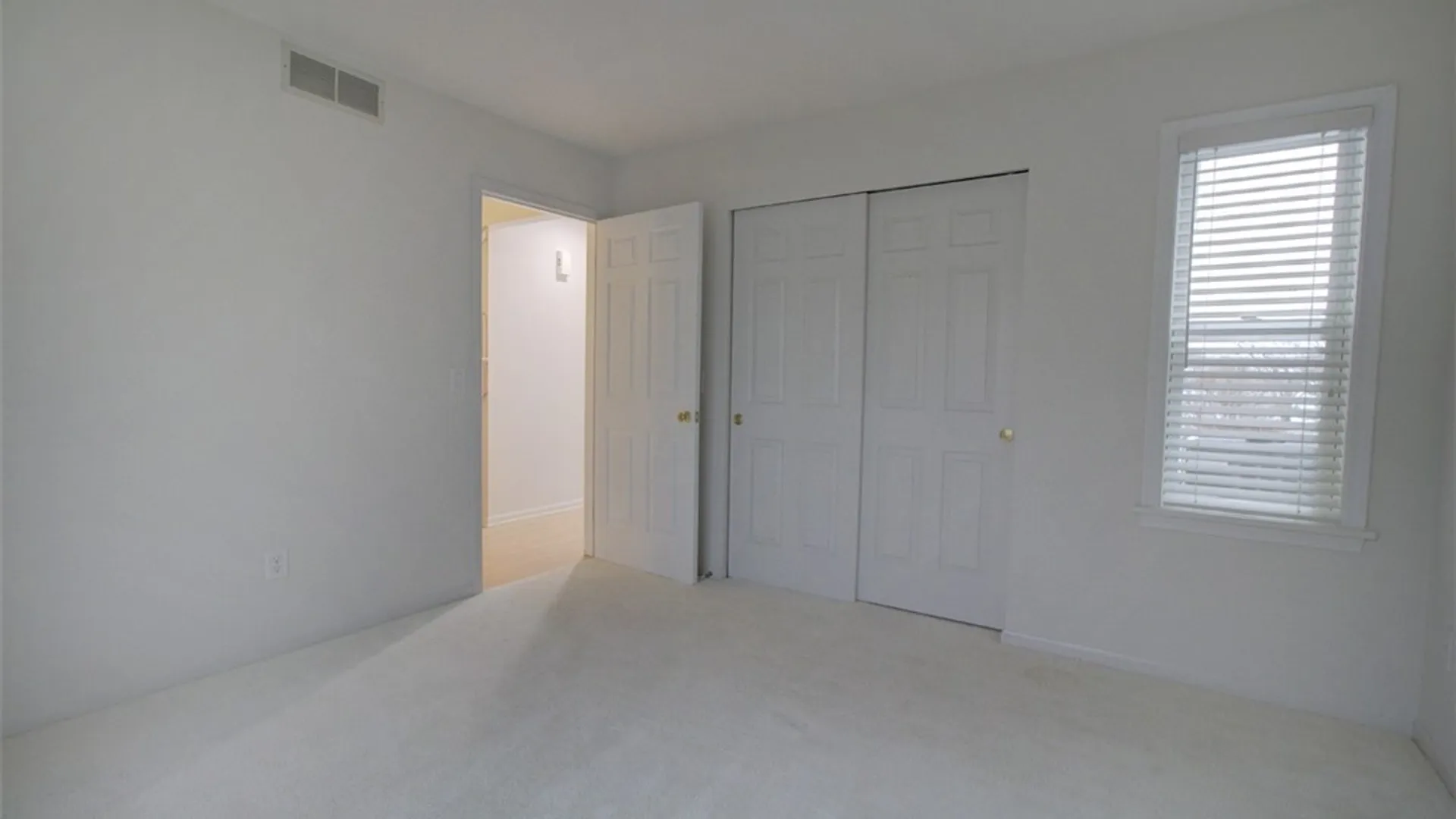 Property at 245 Roseland Ln, Canandaigua City, NY 14424 12