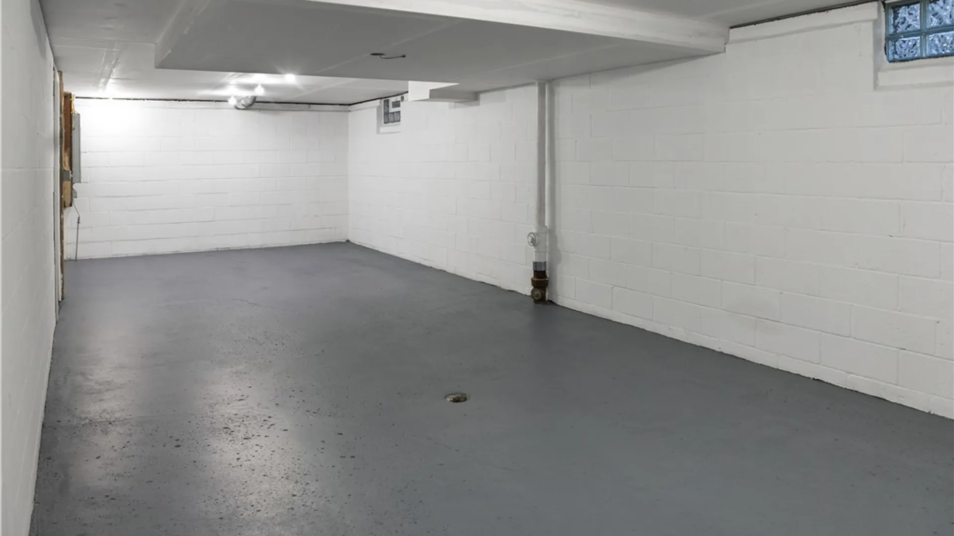 Property at 219 Barrington Road, Syracuse, NY 13214 4