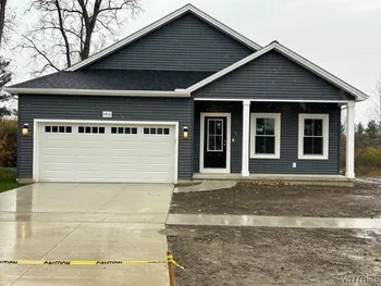 4915 Waterford Lane, Hamburg, NY 14075