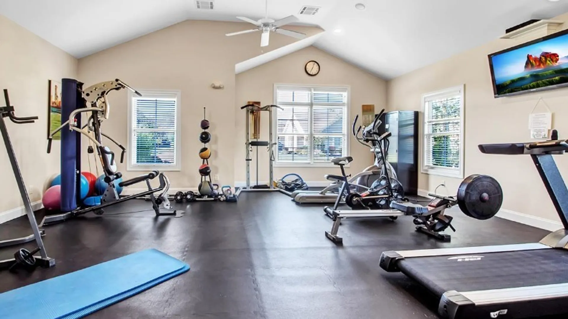 Property at 5665 Southwestern Boulevard, Hamburg, NY 14075 9