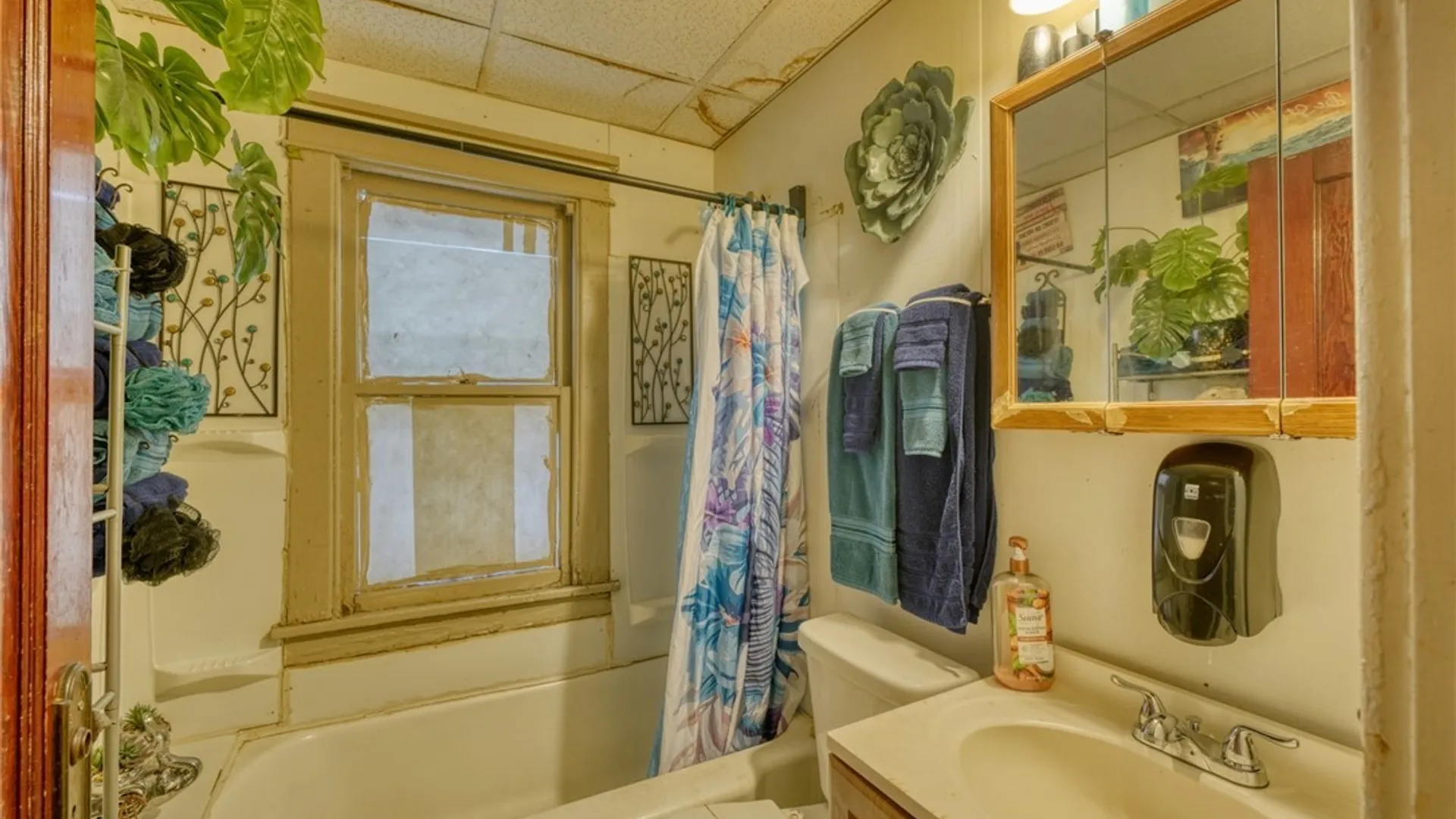 Property at 82 Montclair Avenue, Buffalo, NY 14215 15
