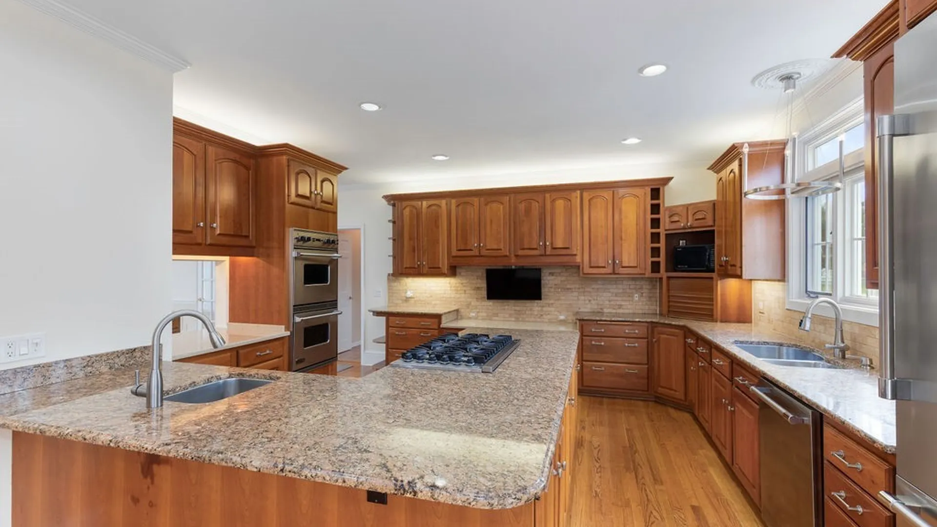 Property at 7111 Thorntree Hill Drive, DeWitt, NY 13066 18