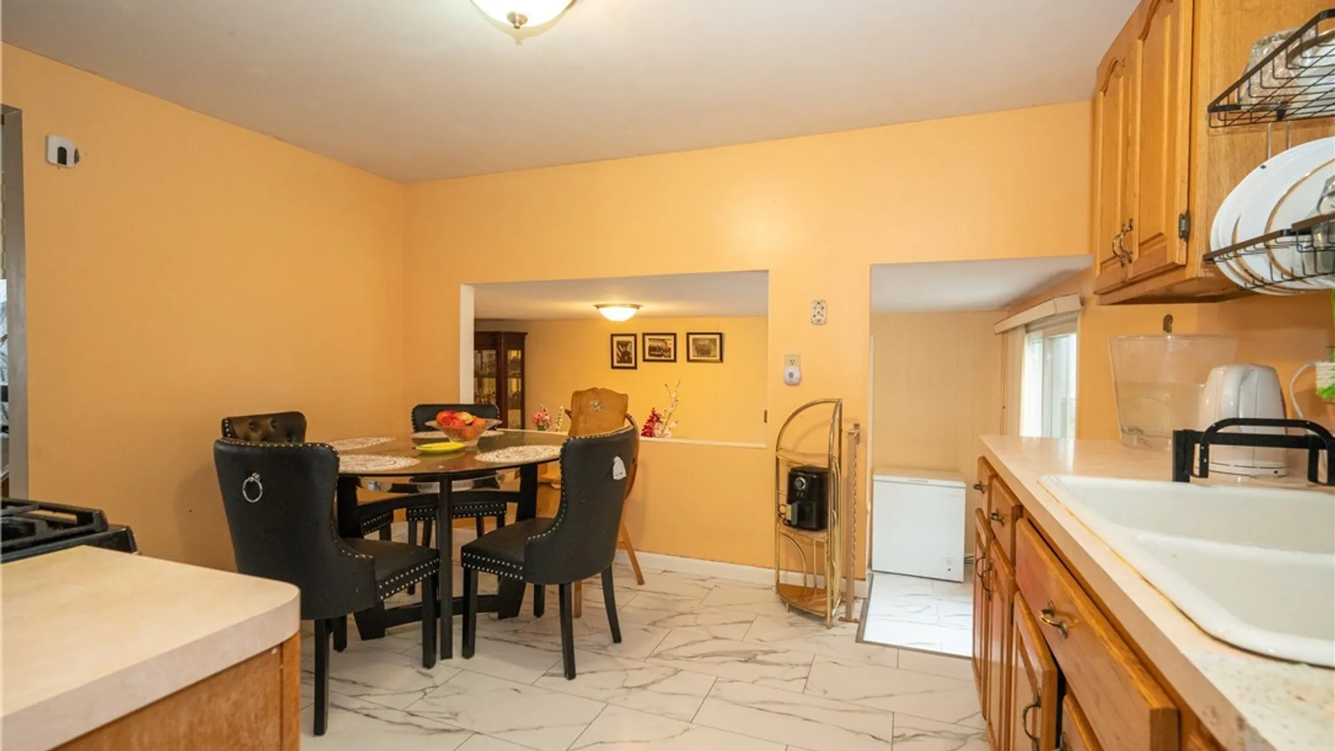 Property at 75 Fairoaks Lane, Cheektowaga, NY 14227 14