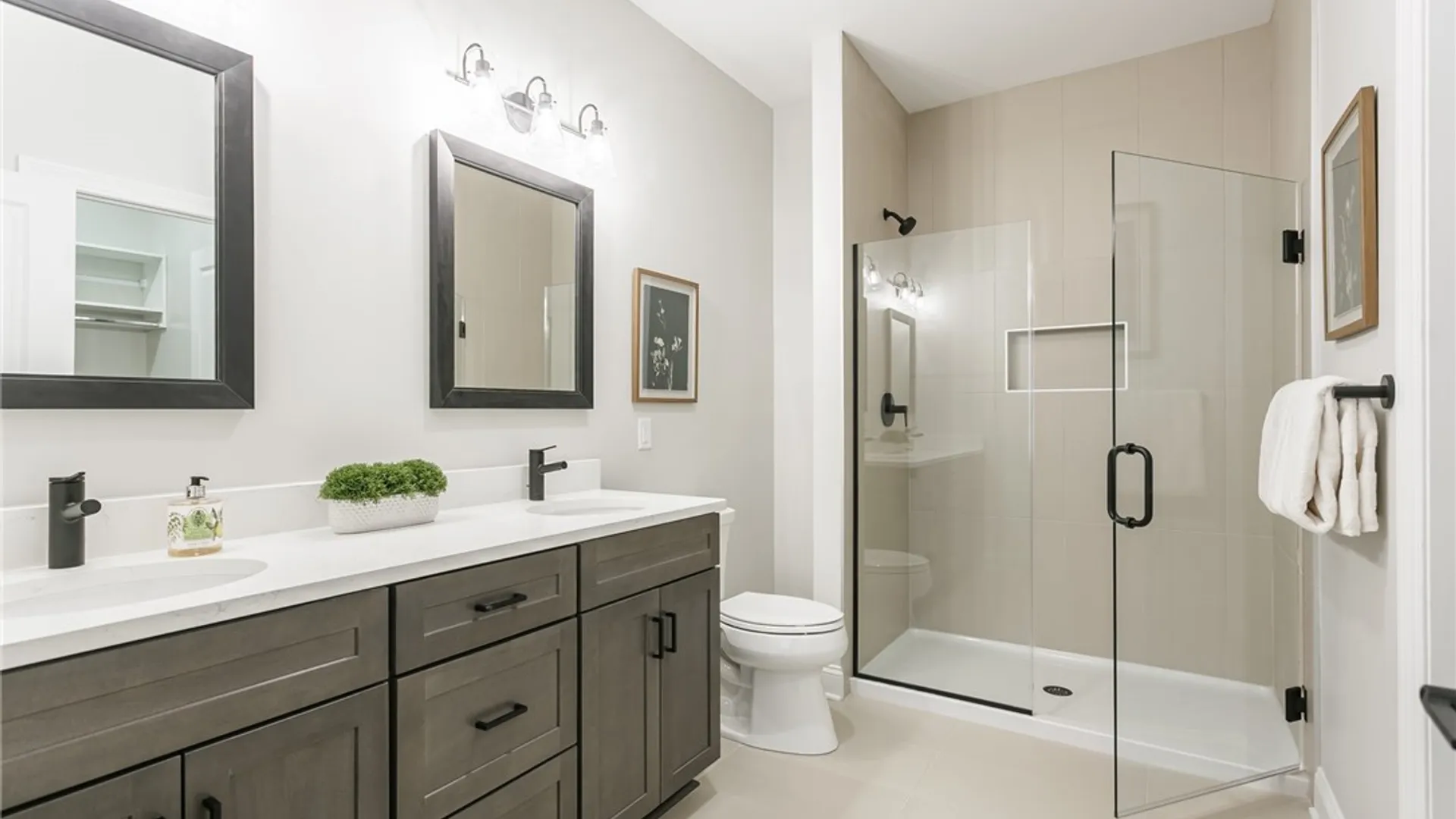 Property at 251 Bretlyn Cir, Brighton, NY 14618 12