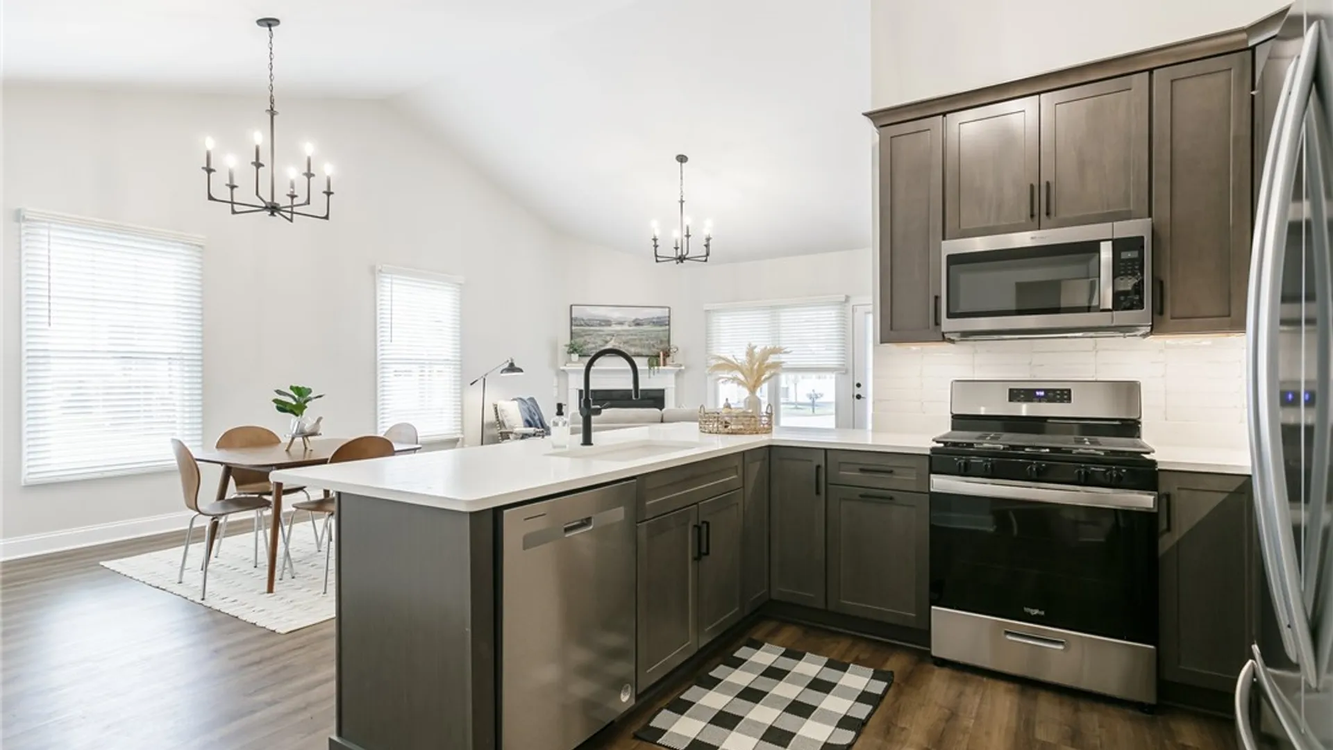 Property at 251 Bretlyn Cir, Brighton, NY 14618 5